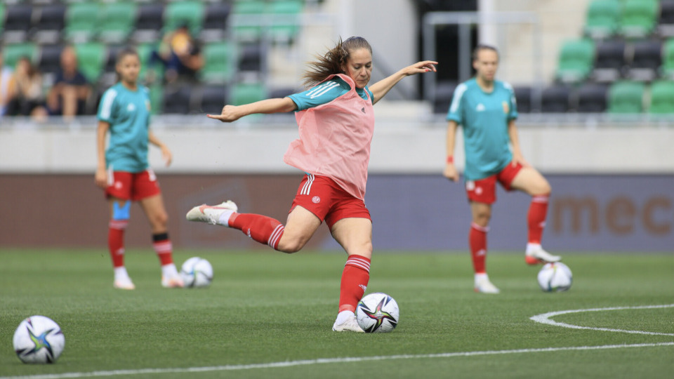 50 játékos kap esélyt a női válogatott szövetségi kapitányától