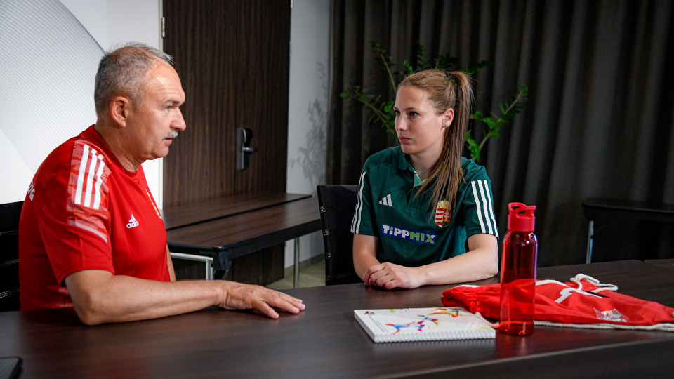 Annát bátorítja a magyar női futball