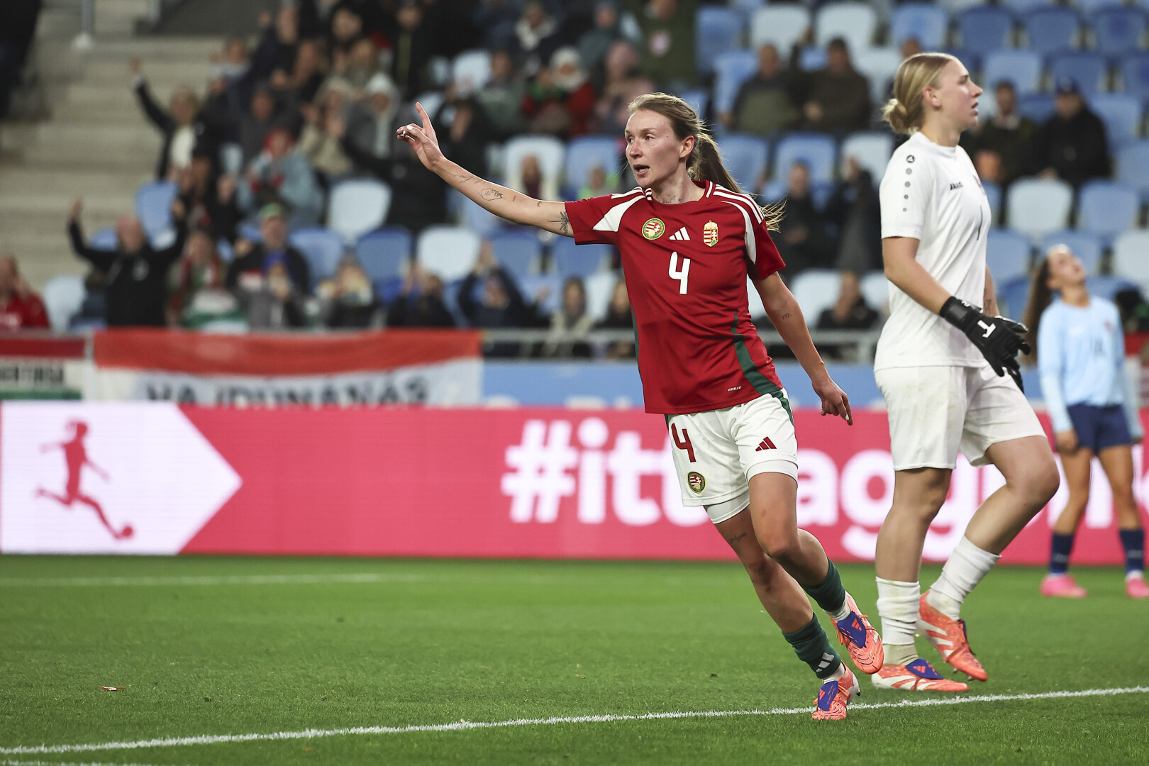 Pusztai Sára és Nagy Virág is pályára lépett a Barcelona ellen